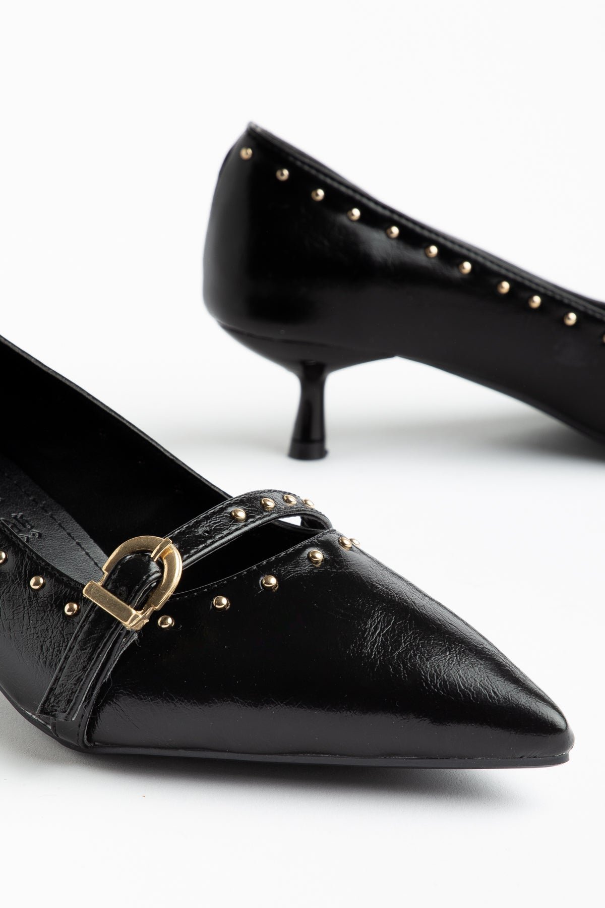 Siyah Trok Detaylı İnce Bantlı Kitten Heel Ayakkabı